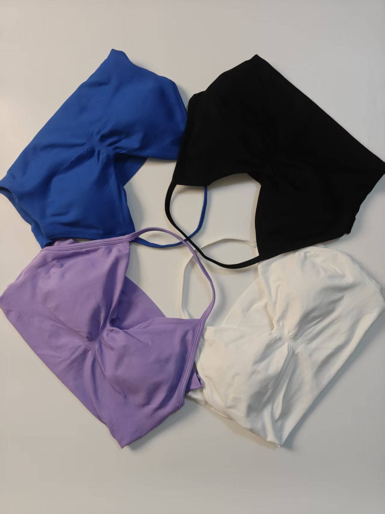 Top sportivo DFCF senza cucitu - Yoga En Fitness recensione e prezzo